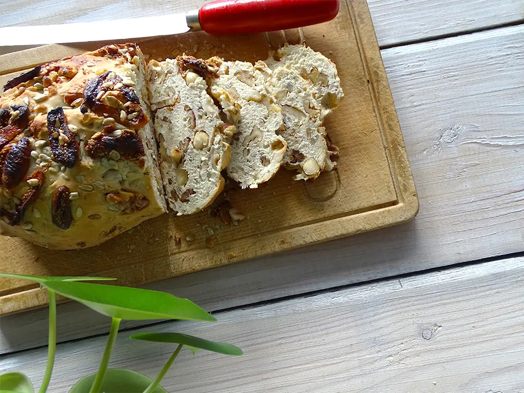 Supergoed gevuld noten en vijgenbrood