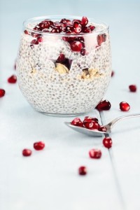 Chia zaad parfait gemaakt met granaatappel